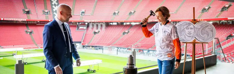 Susila Cruyff strikes first medal for Johan Cruyff Legacy